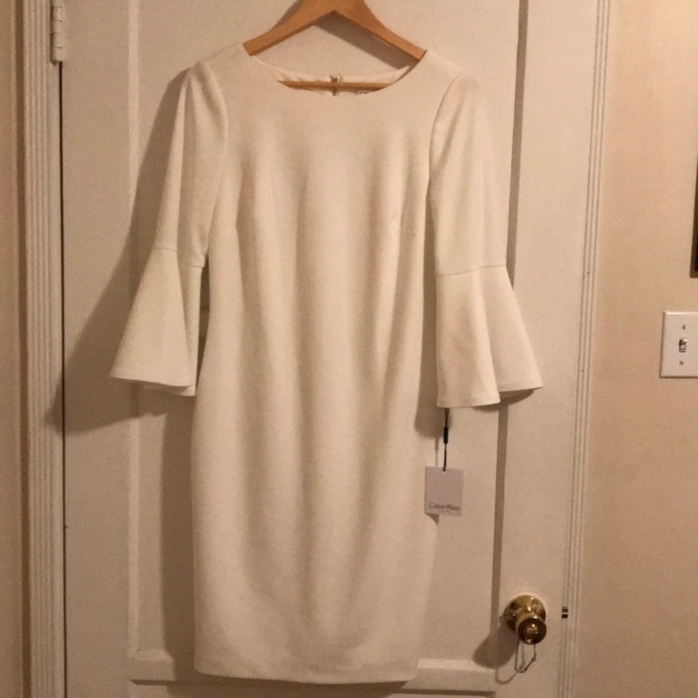 Jersey bell sleeved Ivory Calvin Klein. Sexxxxay.